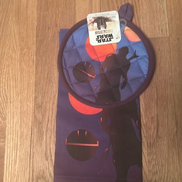 Brand new Star Wars the mandalorian themed tea towel and pot holder - Picture 1 of 3
